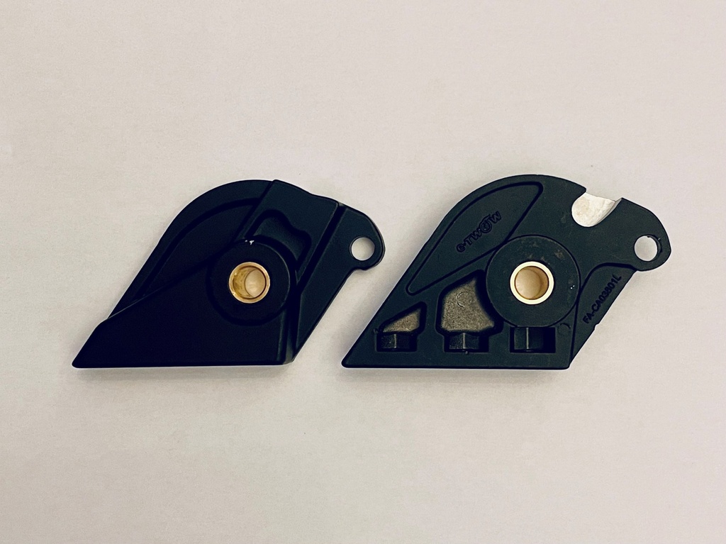 Oreille fixation plateau axe avant - Noir
